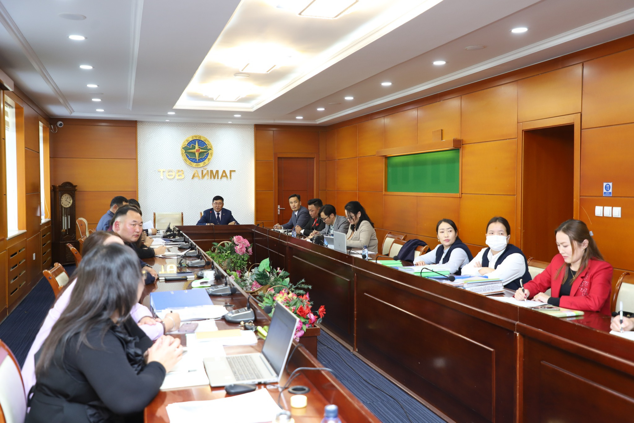 Төрийн байгууллагын ажлын зохион байгуулалт, архив, албан хэрэг хөтлөлтийн улсын үзлэг явагдаж байна